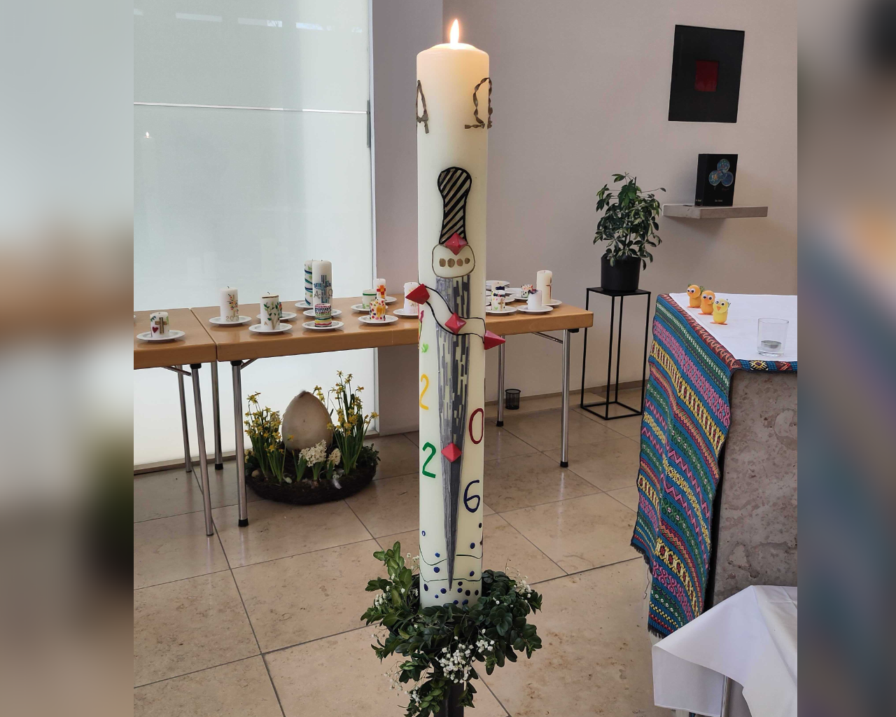 Osterkerze in der Kirche